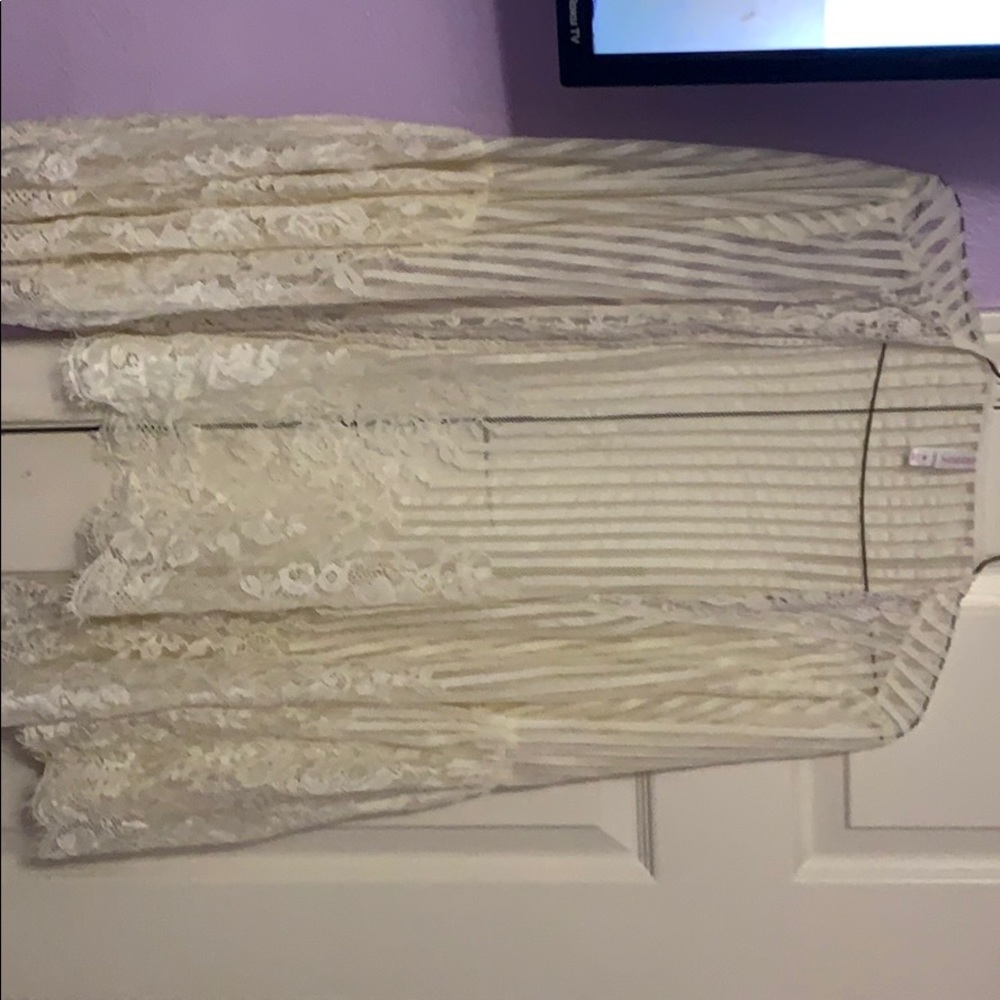 Cute laced sheer cardigan